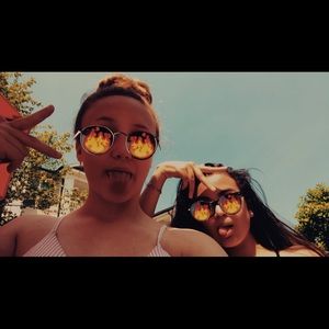 Meet your Posher, Madison